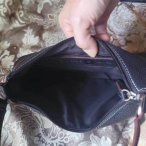 Wilson leather handbag and wallet set - Picture 5 of 12